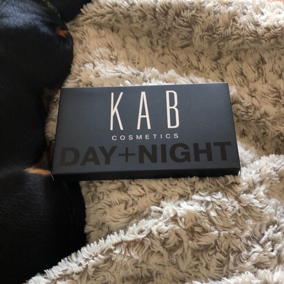 KAB Day & Night Eyeshadow Palette *BNIB* - Picture 6 of 7